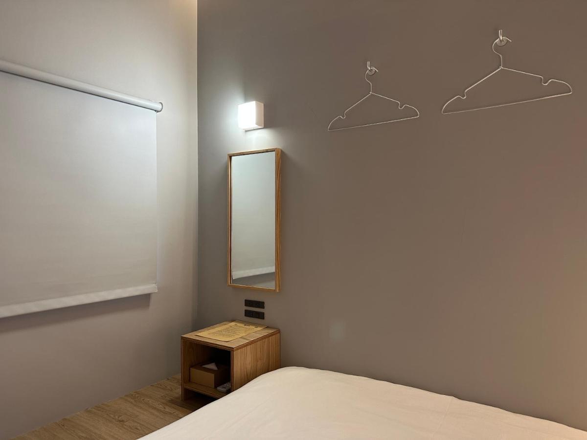 Kw2 Hostel Kaohsiung Bagian luar foto