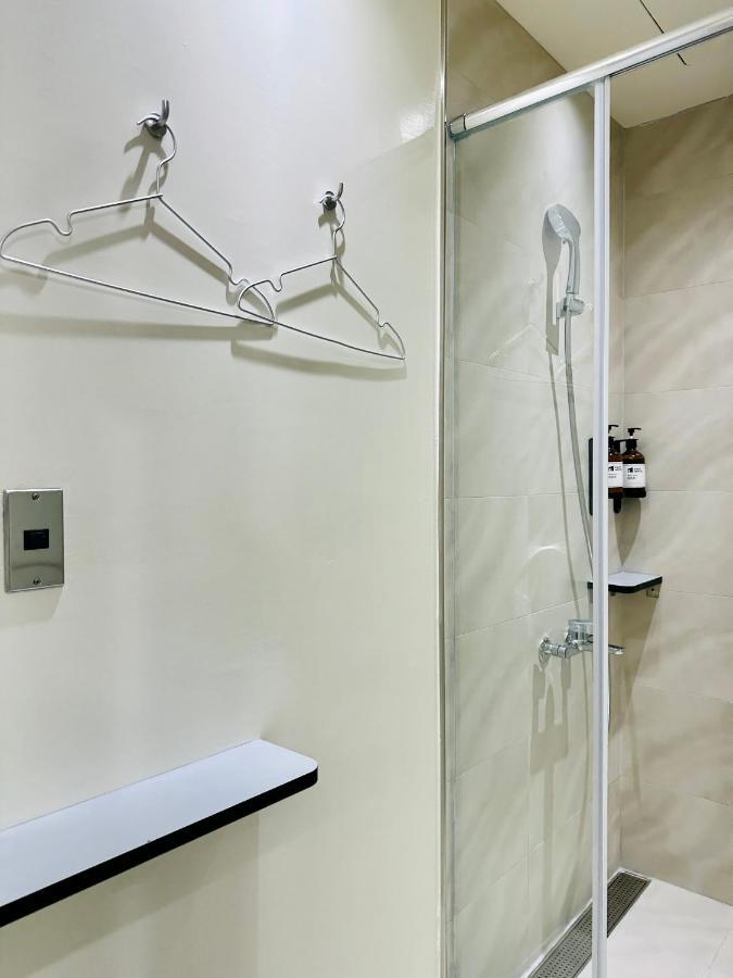 Kw2 Hostel Kaohsiung Bagian luar foto