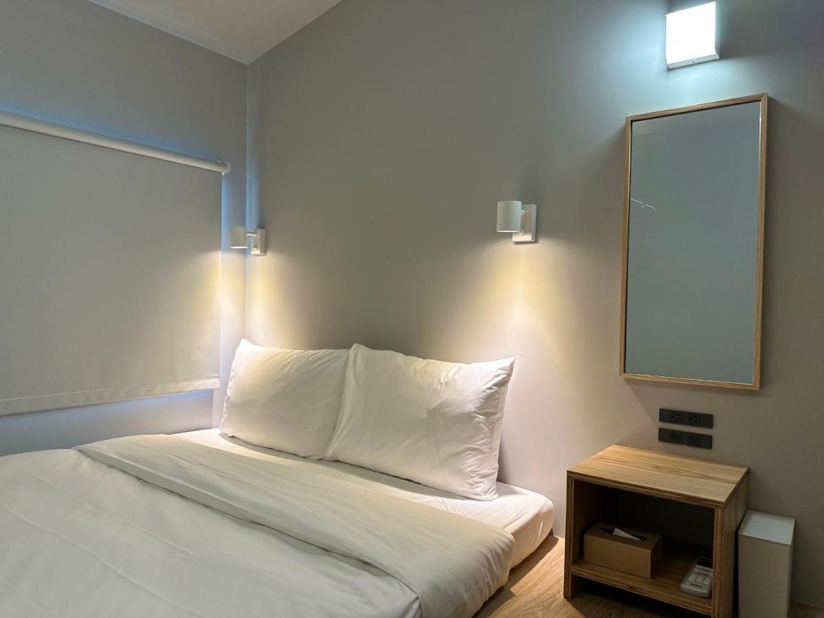 Kw2 Hostel Kaohsiung Bagian luar foto