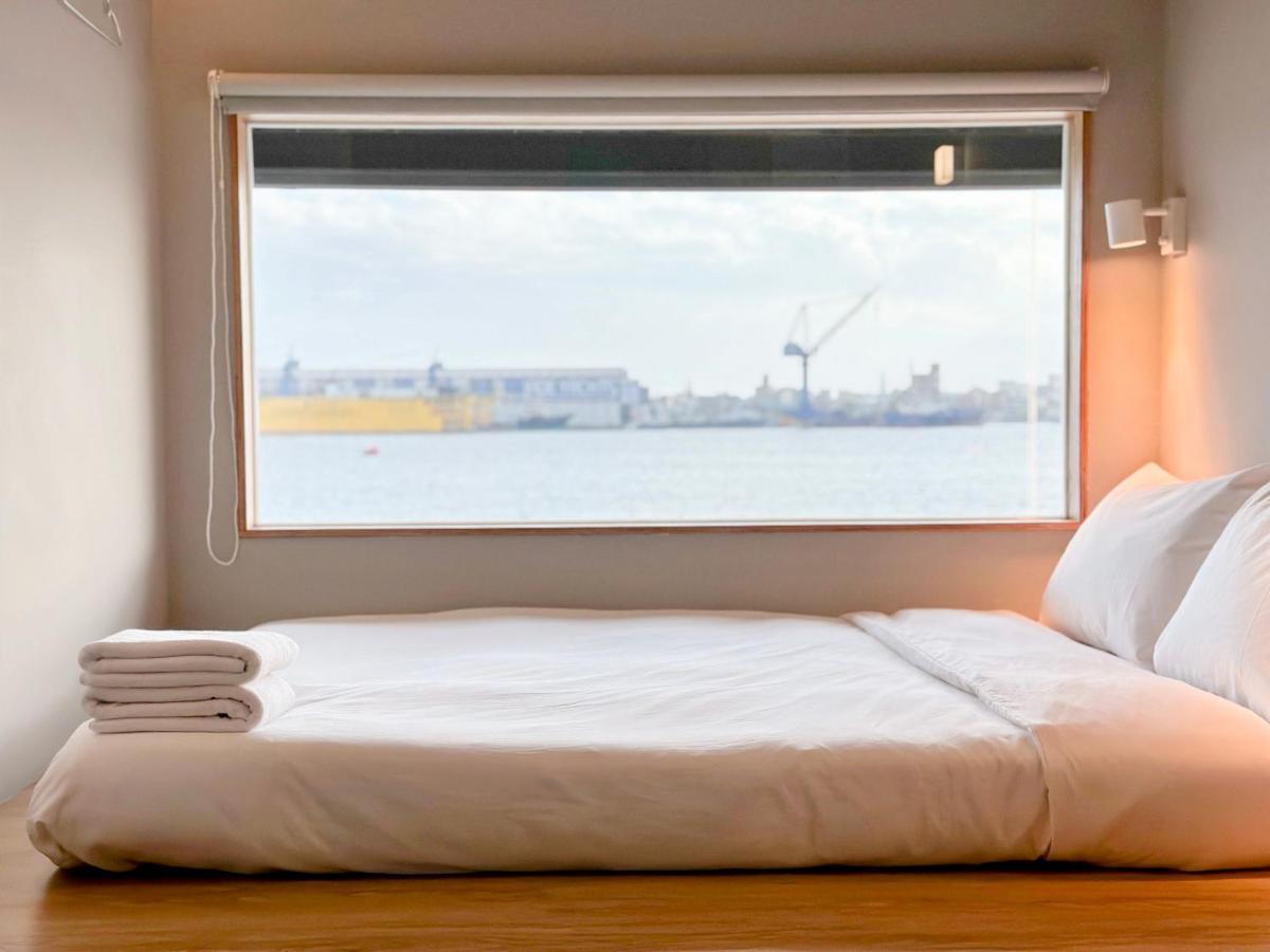 Kw2 Hostel Kaohsiung Bagian luar foto