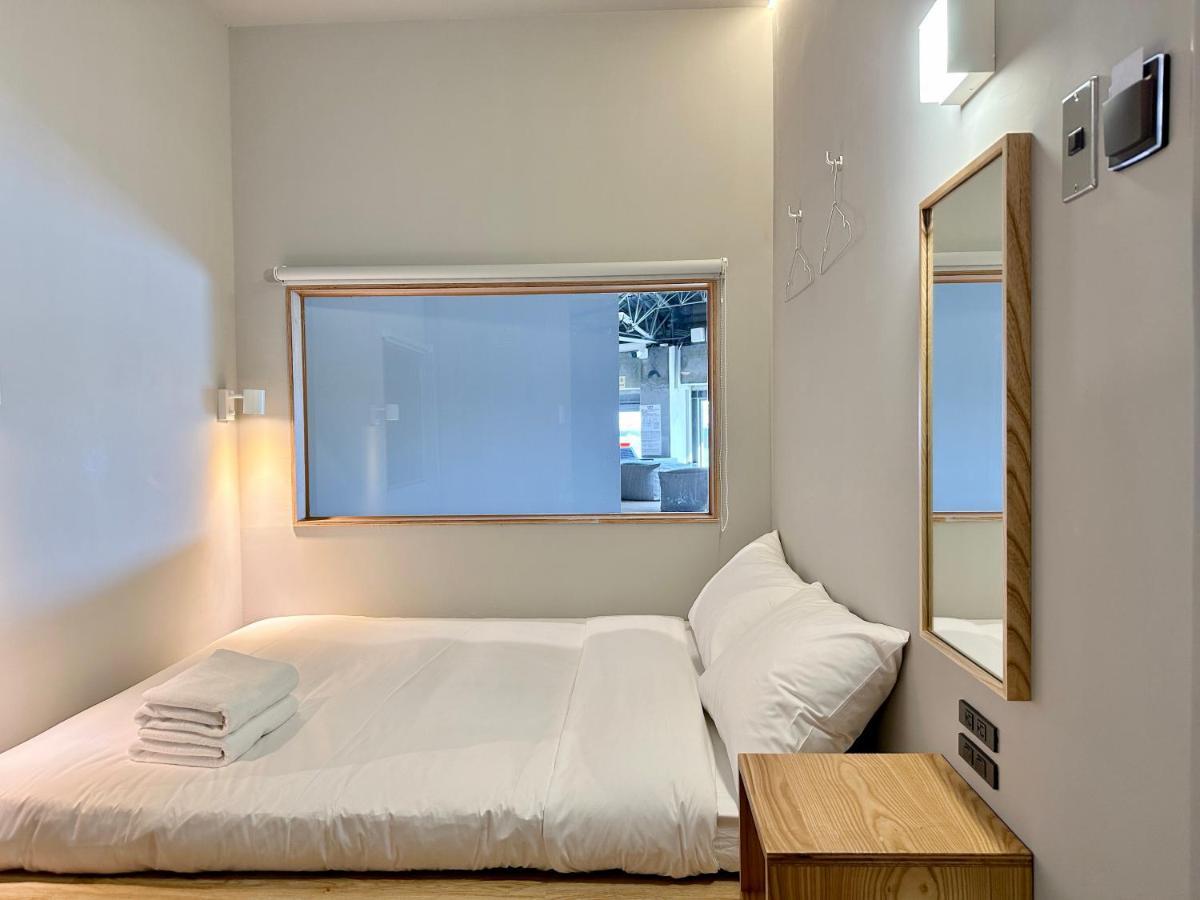 Kw2 Hostel Kaohsiung Bagian luar foto