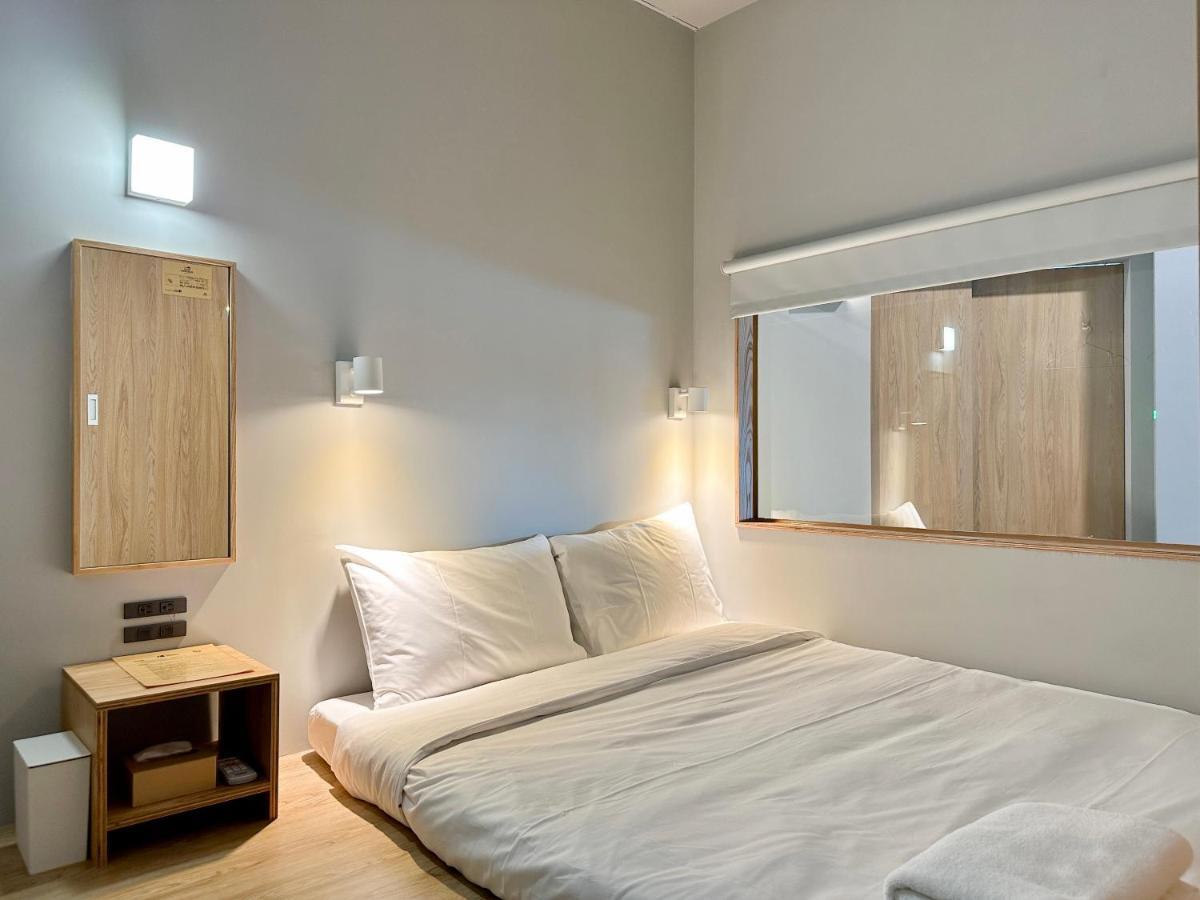 Kw2 Hostel Kaohsiung Bagian luar foto